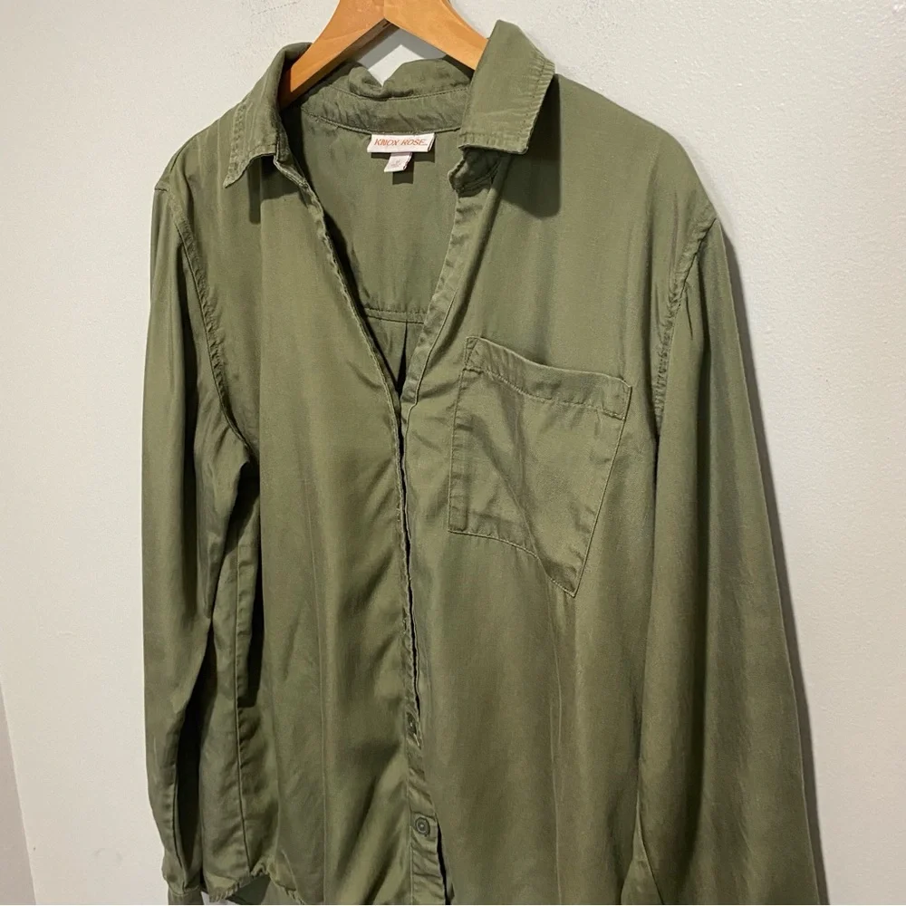 Knox Rose Women's Green V-Neck Collared Button Down Long‎ Sleeve Top Size M